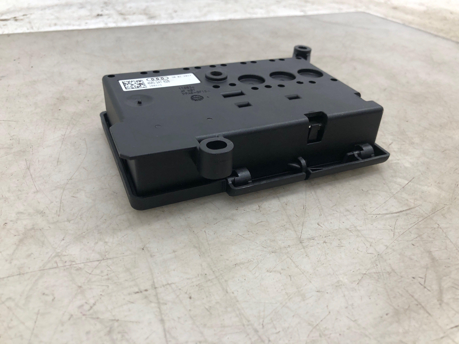 2016-2020 BENTLEY BENTATGA OEM POWER DISTRIBUTION FUSE BOX 4M0941828