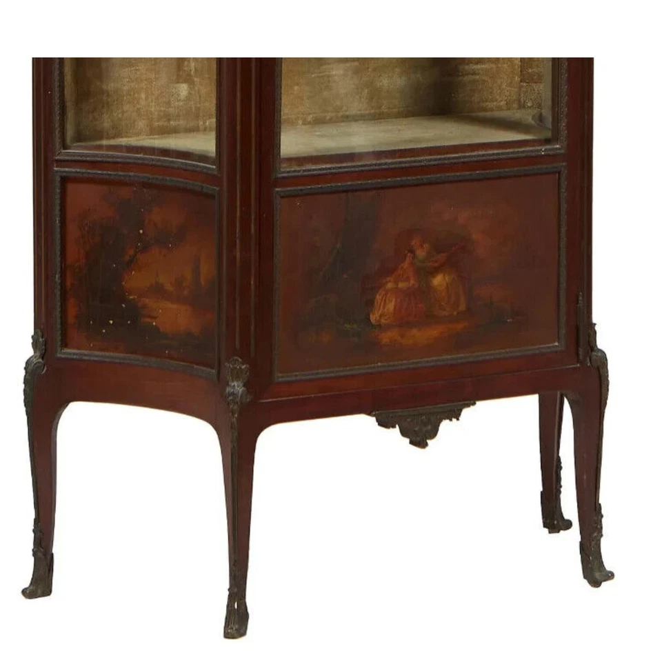 Vitrina, estilo Luis XV Vernis Martin, nogal tallado, montado en Ormolu, tapa de mármol Foto 4 de 4