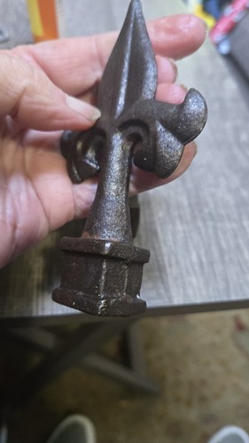 Pair Of Fleur Di Lis Architectural Cast Iron Vintage For Decor Finials Post 4×3" - Picture 5 of 9