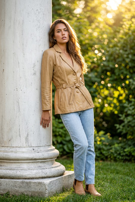 Beautiful Maria Goretti light Brown Leather short Button Jacket Size Medium