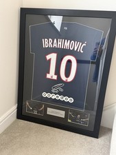 Framed Zlatan Ibrahimovic PSG PARIS Framed Football Shirt With Signature