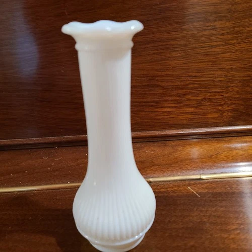 VINTAGE WHITE MILK GLASS 6” RIBBED BUD VASE with PETAL RIM