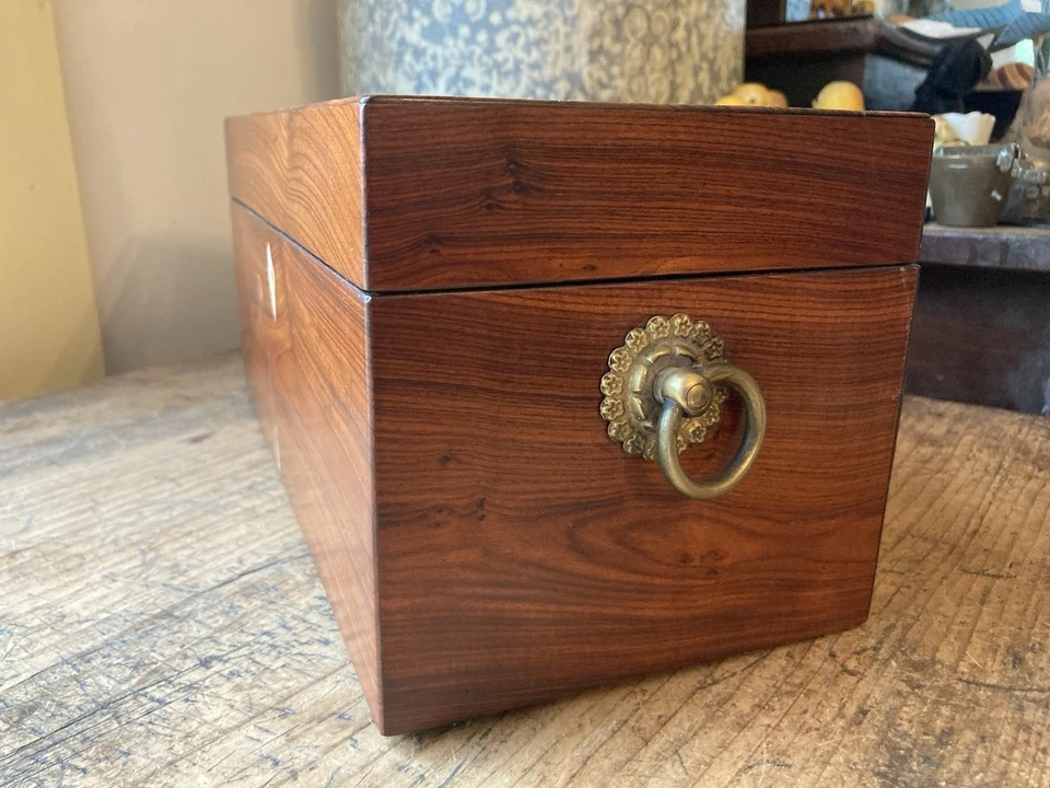 ANTIGUA Caja de Carrito de Té con Escudo de Hueso Bonito Grano de Madera Foto 3 de 4
