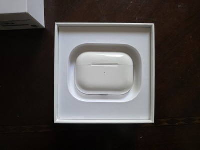 APPLE AirPods Pro 1st Generation w/ MagSafe Charging Case (A2190