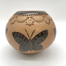 Mata Ortiz Pottery Butterfly Design By Martha Piñon 4.75" tall Brown Black EUC