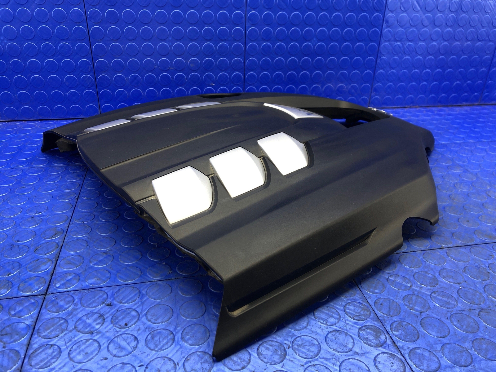 2017 2018 2019 2020 2021 2022 MASERATI LEVANTE OEM 3.0L ENGINE COVER TRIM PANEL