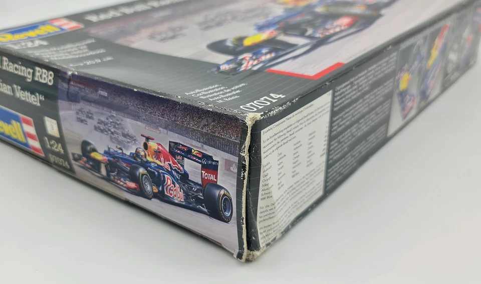 Revell Red Bull Racing RB8 Sebastian Vettel Modellbausatz 1:24 NEU & OVP - Bild 4 von 4