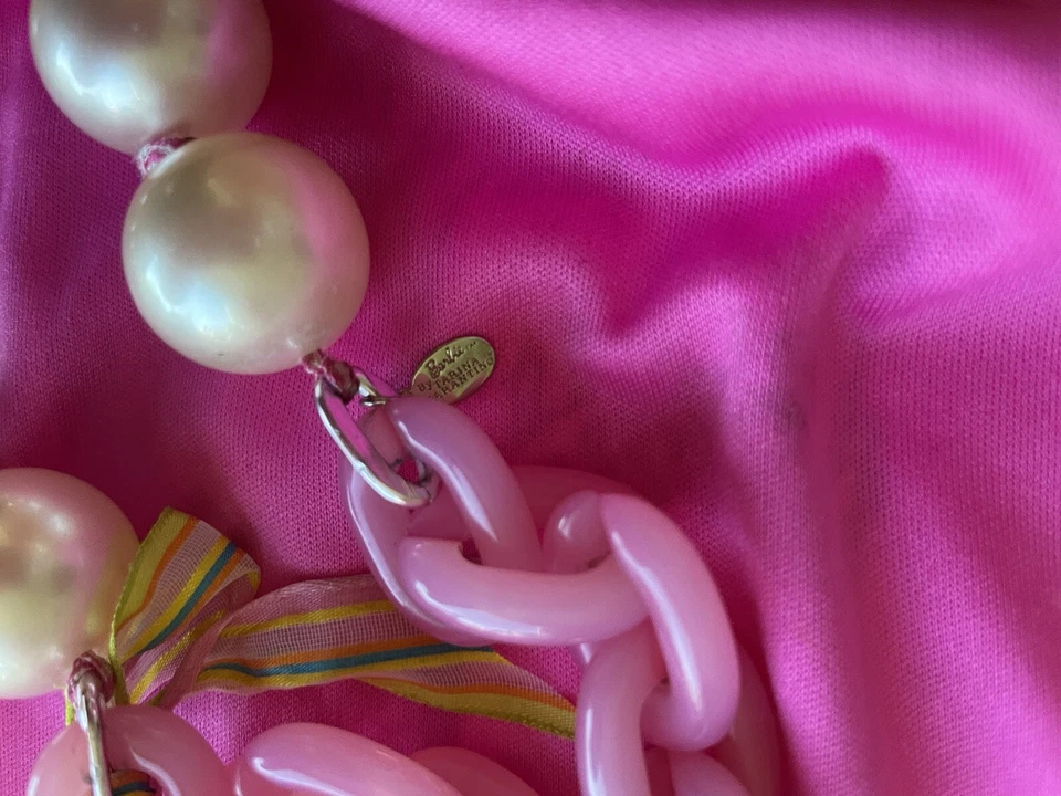 Tarina Tarantino Vintage Barbie Superstar GRANDE Rosa Cadena Perla Collar Largo Foto 4 de 4