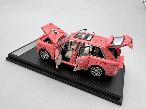 DCM 1:64 Rolls Royce Cullinan (rosa Schwein) Druckguss Modellauto - Bild 8 von 11