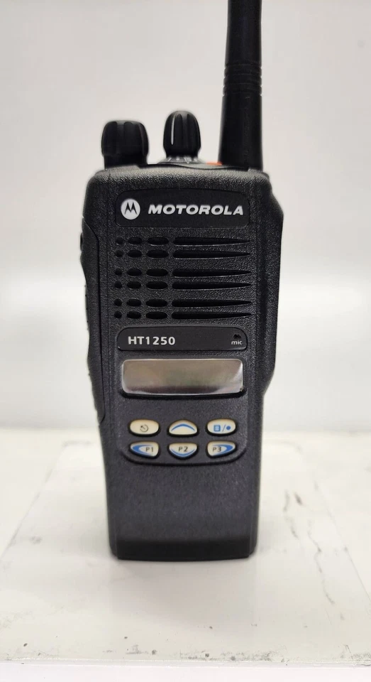 Motorola HT1250 VHF 136-174 Mhz 128 Ch Ltd Keypad (AAH25KDF9AA5AN) - Image 2 of 4