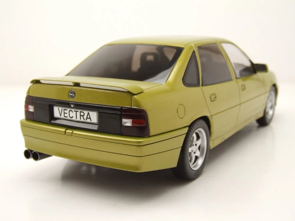 Opel Vectra A 2000 1988 Giallo Metallizzato Modello Auto 1:18 MCG - Immagine 2 di 4