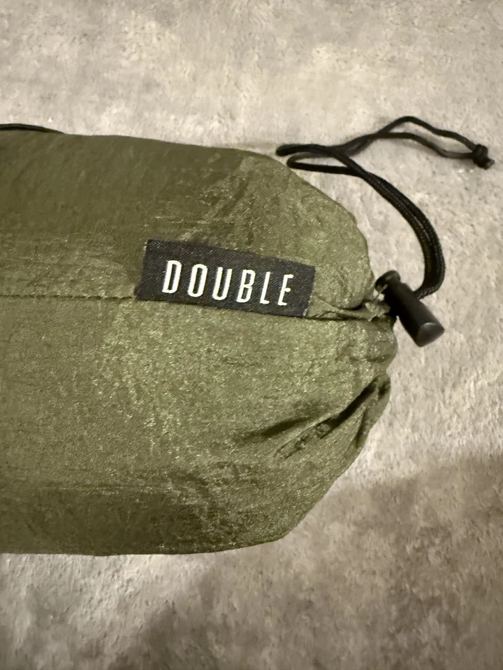 Hamaca doble Fox Outfitters con cuerdas verde y dorado - Usada Foto 2 de 4