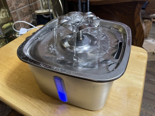 Stainless steel drinking fountain for cats USB charger plug-in. Works Well.