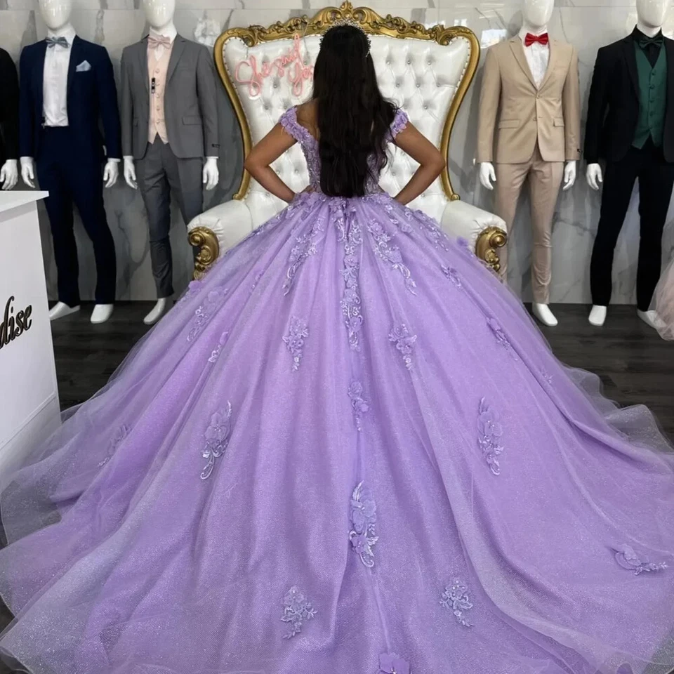 Vestidos de quinceañera lila apliques de flores 3D hombros descubiertos vestidos de fiesta de cumpleaños Foto 3 de 4