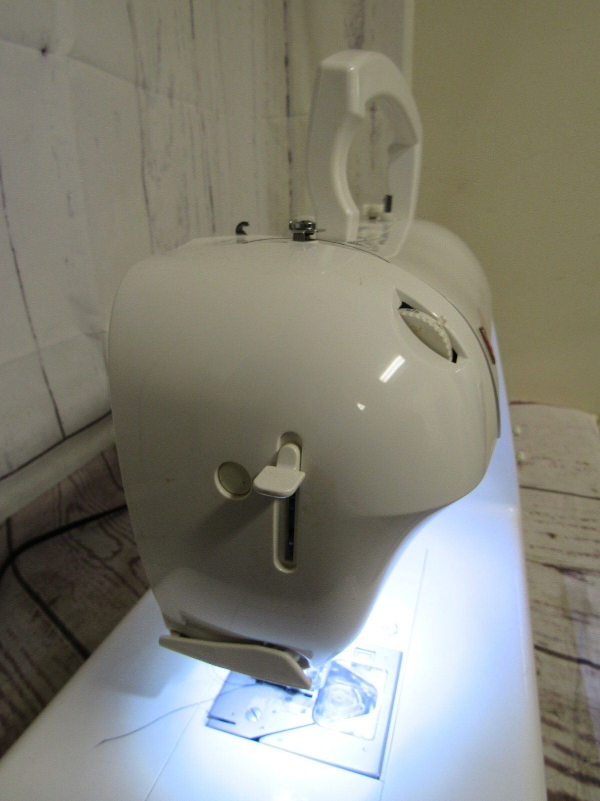 SINGER SEQS6000.CL Futura Quartet Sewing and Embroidery Machine