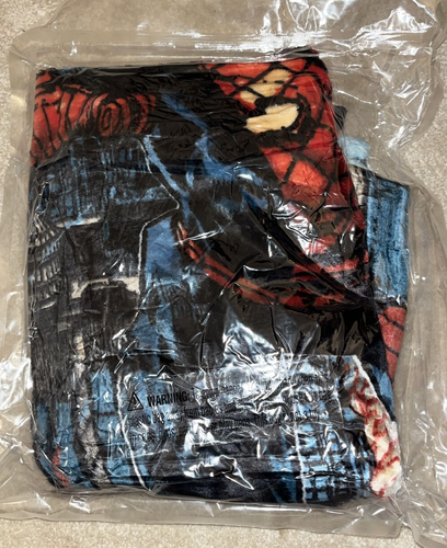 Spider-Man Plush Blanket 50” X 40” - Disney Movie Club Exclusive - Picture 3 of 3
