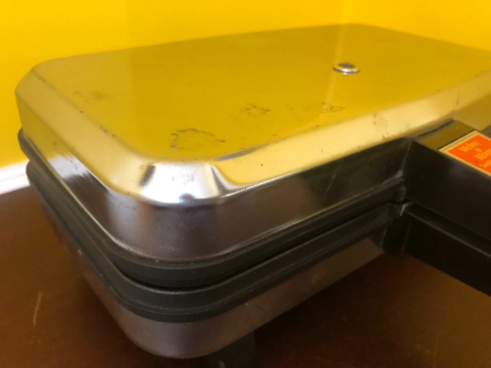 Vintage Disney Vitantonio Mickey & Minnie Waffle Sandwich Maker 850NS Tested - Image 2 of 4