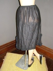 Vintage 60's black EMBRIODERED flowers half slip M L lace trim bows KICKERNICK