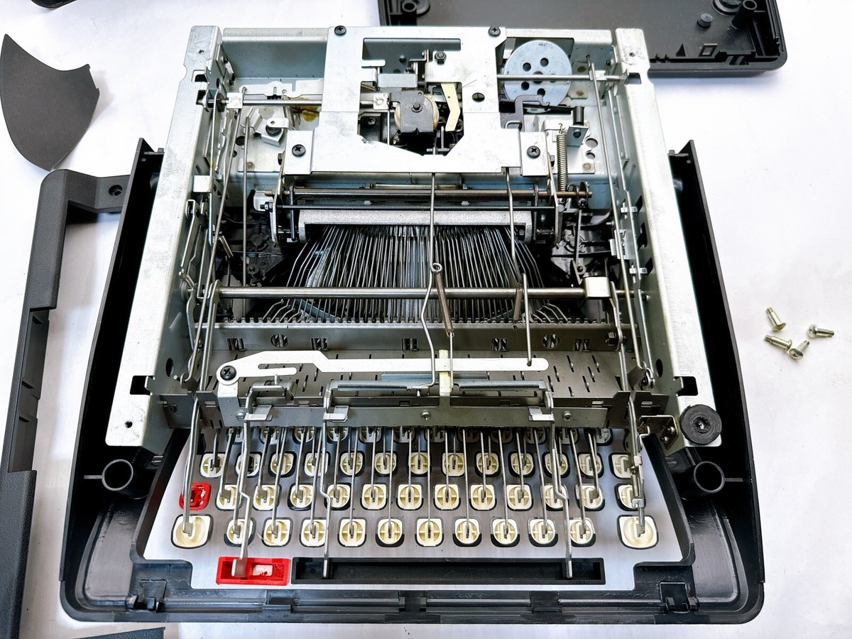 Vintage Silver Reed 810 Manual Typewriter - Tested with Dual