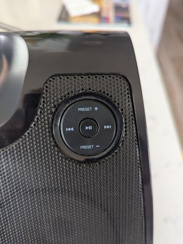 Philips DC185/37 Portable iPod Docking Station & AM/FM Radio - Picture 13 of 13