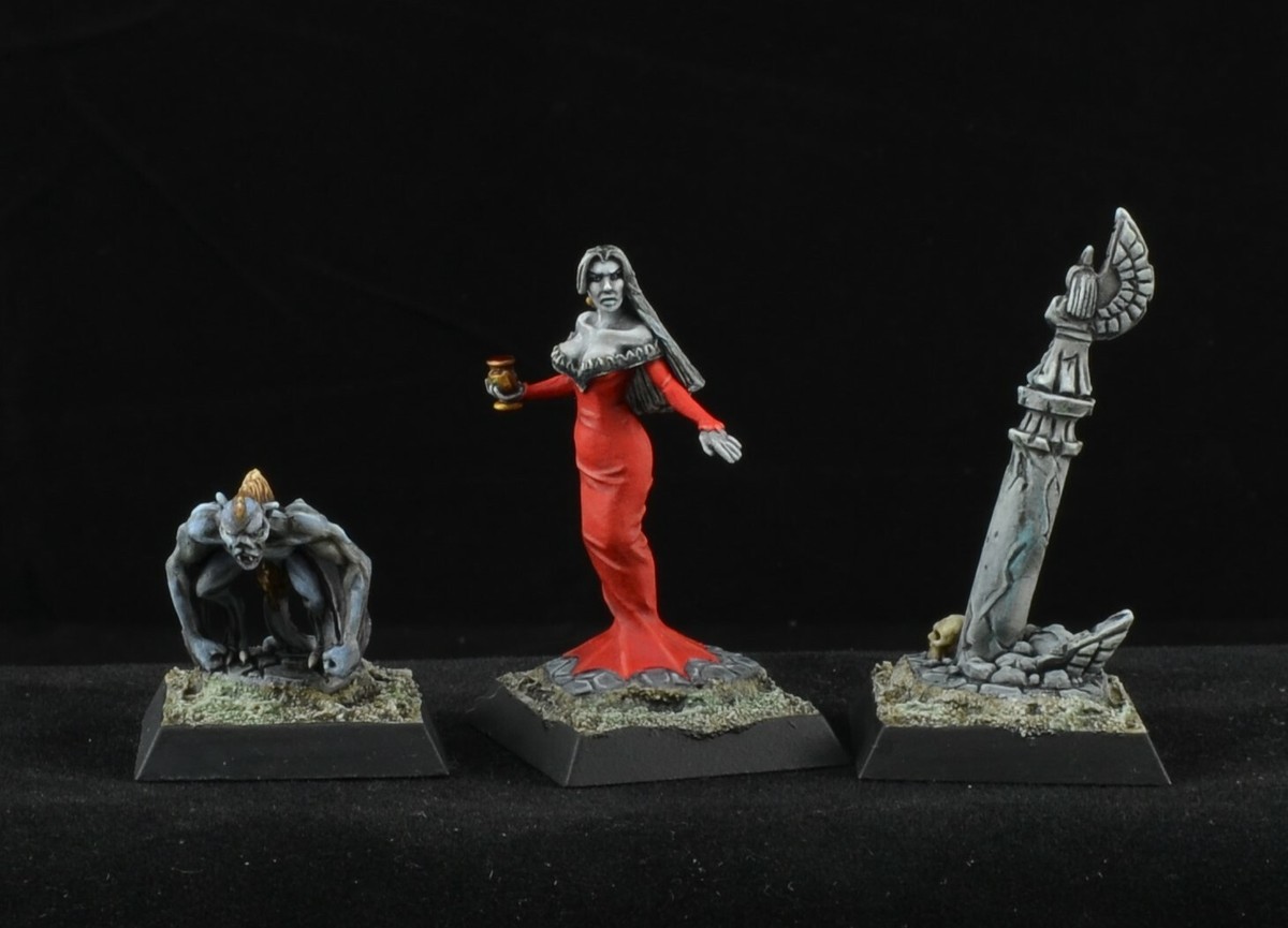 REAPER Miniatures - 3 Donne Del Dreadmere #44036 - Miniature In Plastica Osso Nero Non Verniciate - 28-32 Mm