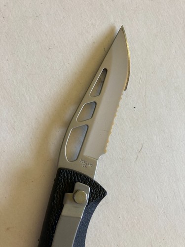 Gerber Folding Pocket Knife - Black Handle - Picture 7 of 8