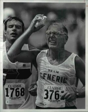 1990 Press Photo Revco Marathon runners-Veteran's Memorial bridge - cvb50144