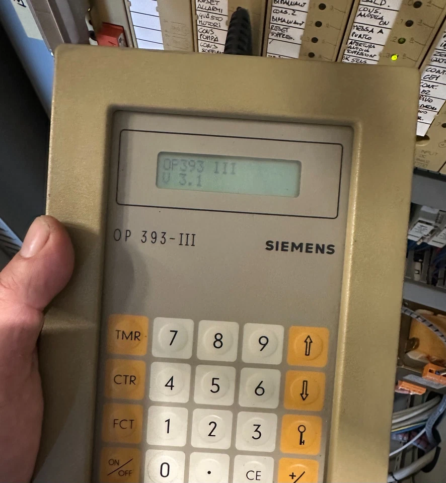 SIEMENS Simatic S5 OP 393 II-C 6ES5 393-0UA15 - Immagine 2 di 4