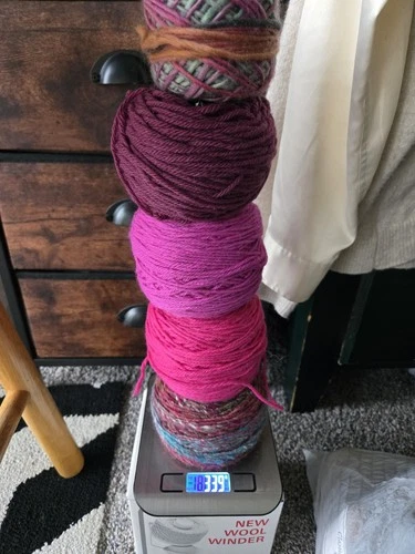 Mixed Set of wool yarns purples/pinks 339g Mixed Cascade Yarns Highland Wool image 6