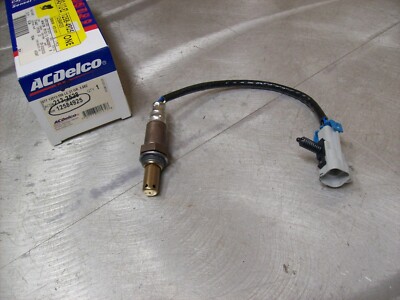 GM1) GM General Motors Genuine OEM Oxygen Sensor 213-3528