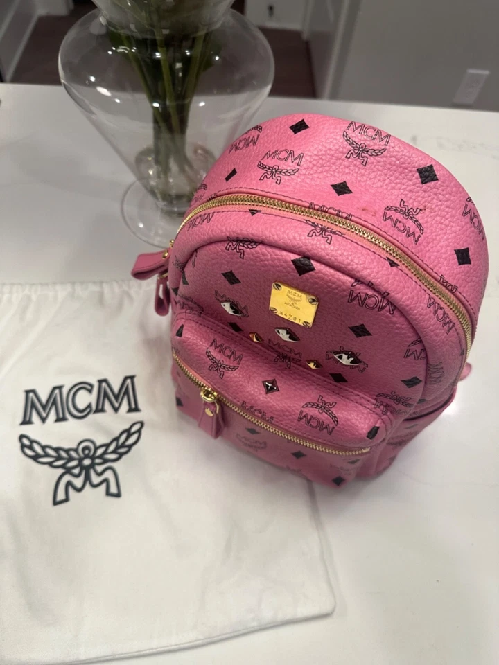 Mini MCM Mochila Rosa con Tachuelas Foto 2 de 4