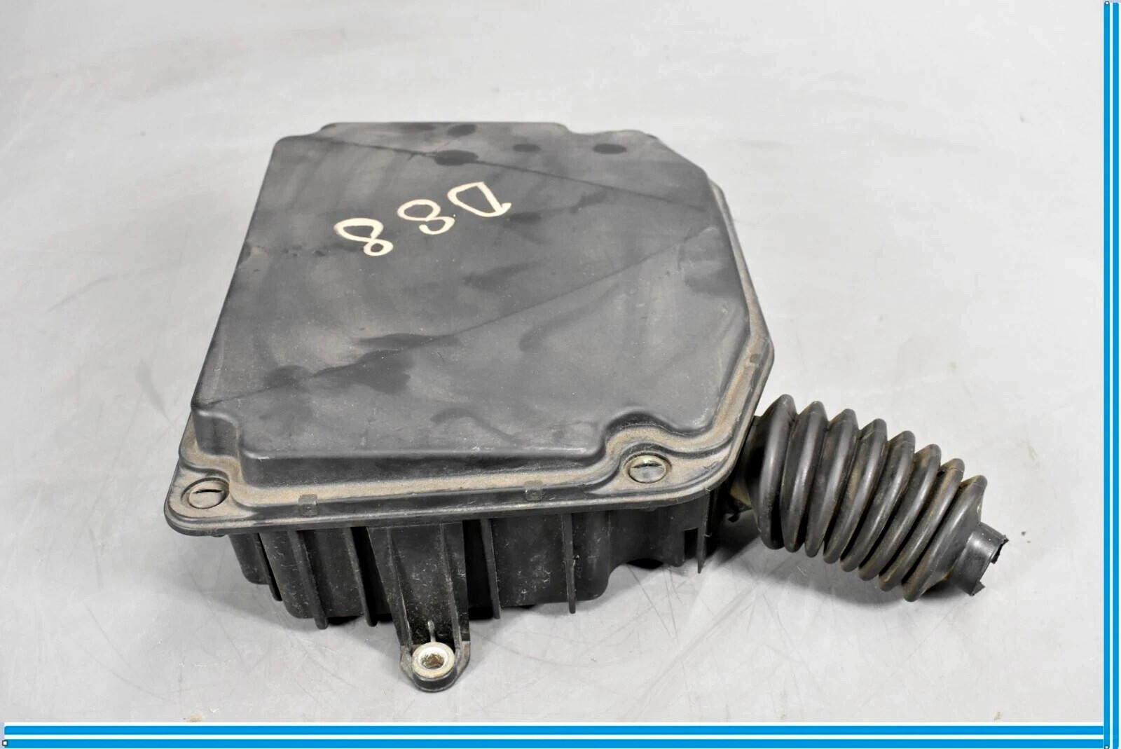 04-08 Maserati Quattroporte M139 Engine Bay Fuse Box Control Module W/ Cover OEM