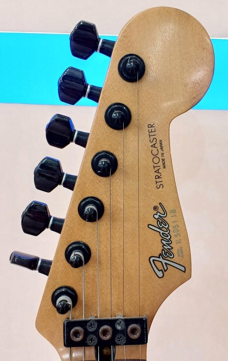 ギター Fender JAPAN STRATOCASTER Fender Japan ST-556 Custom Order Stratocaster White MIJ 1984