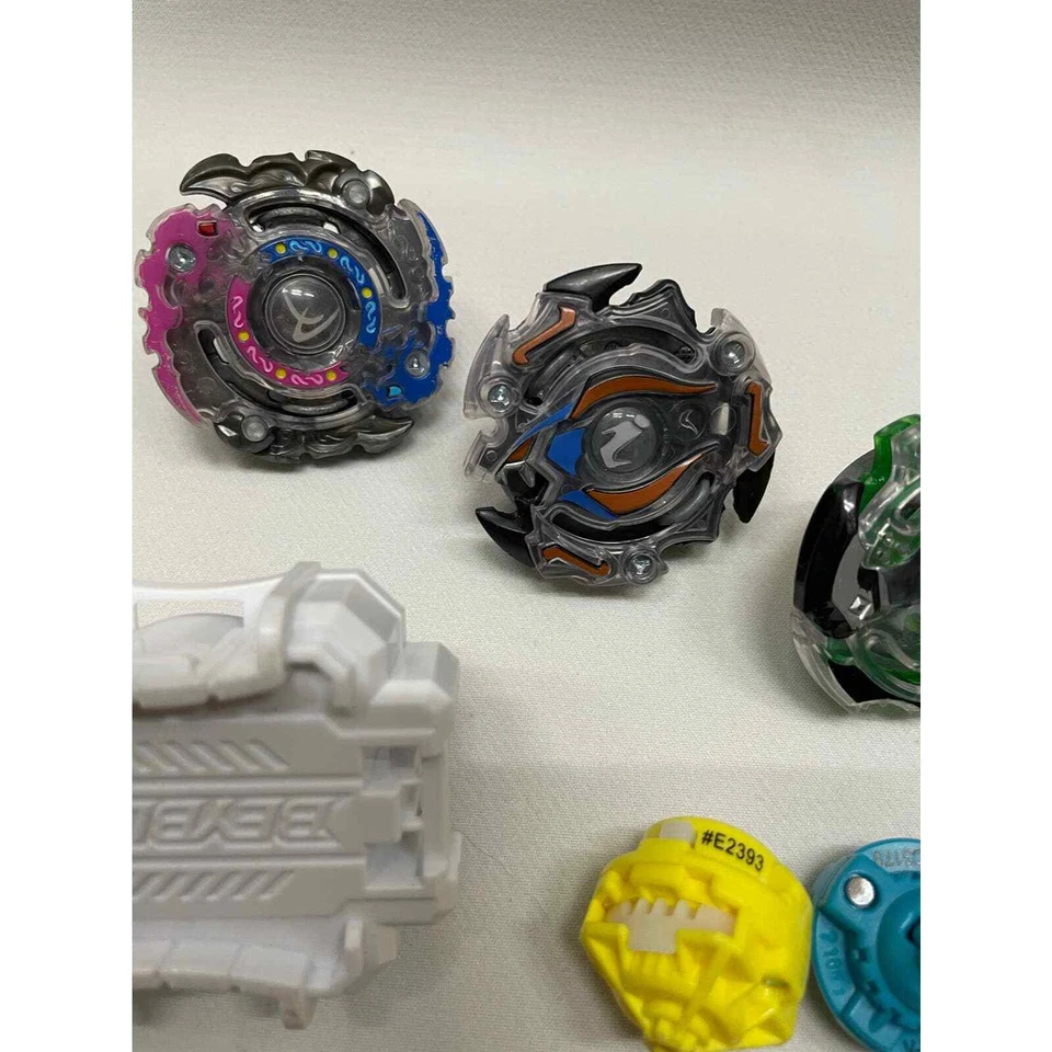 Lote BeyBlade Burst 2017 Lanzador Rip Cord Spinners Piezas  Foto 4 de 4
