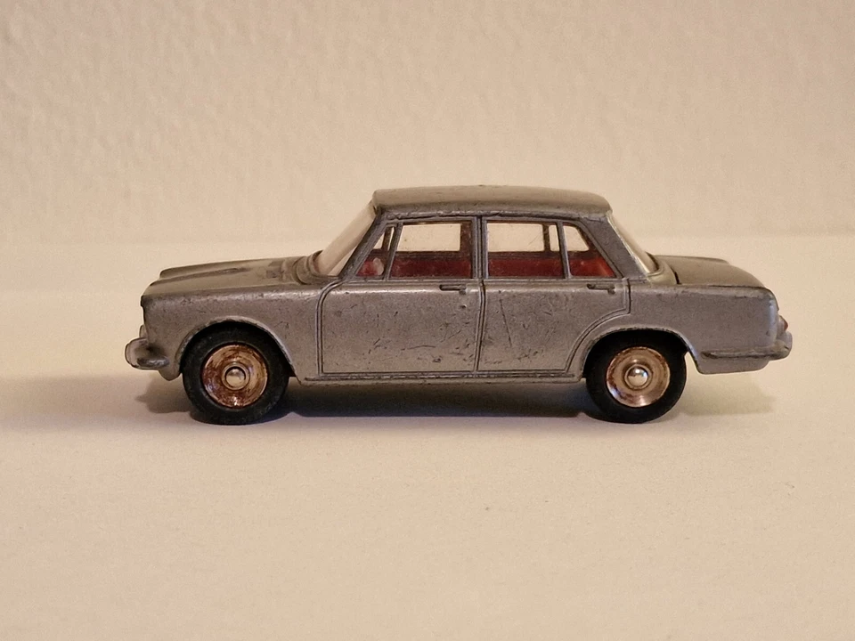 SIMCA 1500 - Dinky Toys, scala 1/43 VINTAGE - Immagine 2 di 4