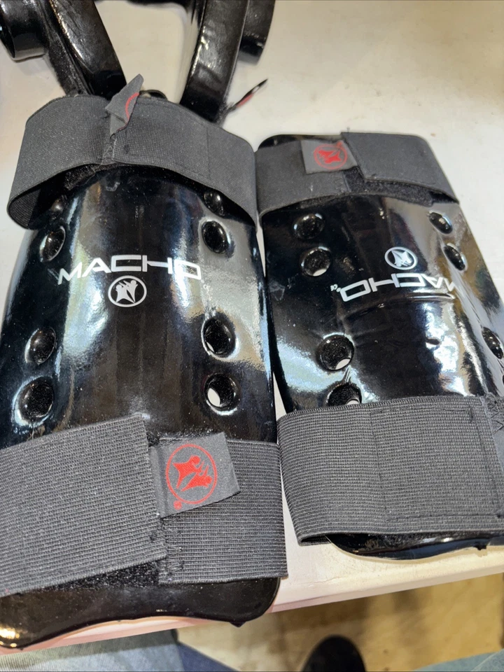 Juego de engranajes de combate Macho Dyna 7 piezas con espinilleras negro niño pequeño LNC Foto 3 de 4