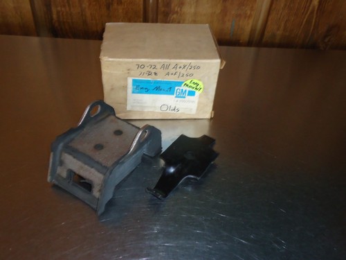 New NOS GM Engine Motor Mount 3997595 1965-1972 250 6-Cylinder Chevrolet Buick