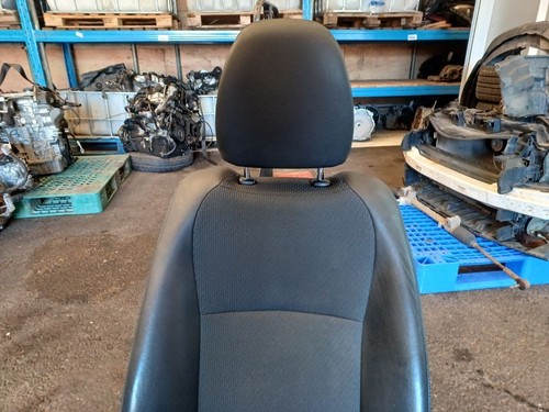 TOYOTA Yaris Hybrid 2012-2014 Front Drivers Side Seat - Picture 5 of 10