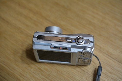 Olympus FE-310 8.0MP 5X Optical Zoom Vintage Digital Camera Silver Memor Сard - Picture 5 of 14