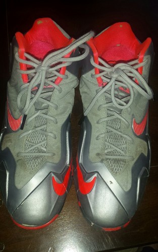 nike lebron james shoes Y 7 silver gray /neon pink - Picture 2 of 6
