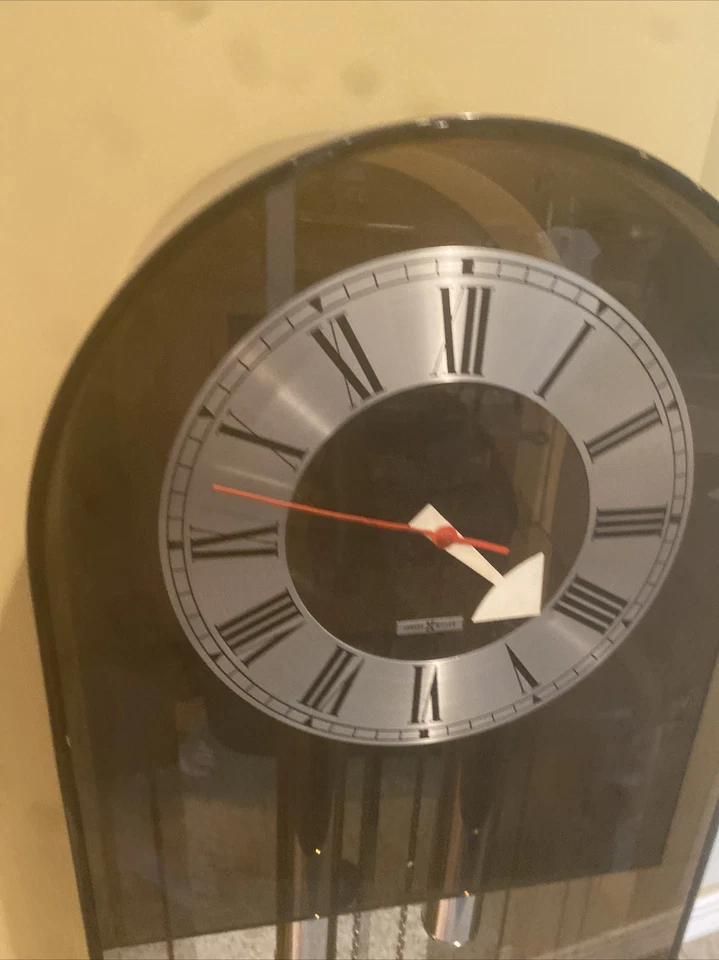 Reloj Abuelo Moderno Mediados de Siglo Howard Miller Foto 4 de 4