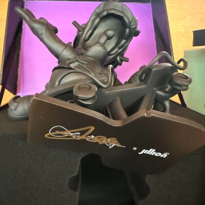 Louis De Guzman Elevate フィギュア直筆サイン入 Louis De Guzman 