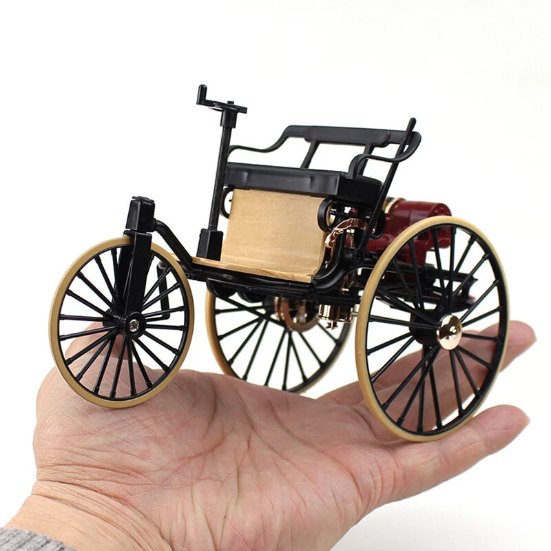 1:12 Scale Diecast Classical Vintage Car Model Toy Three-Wheeled Motor - Image 2 of 4
