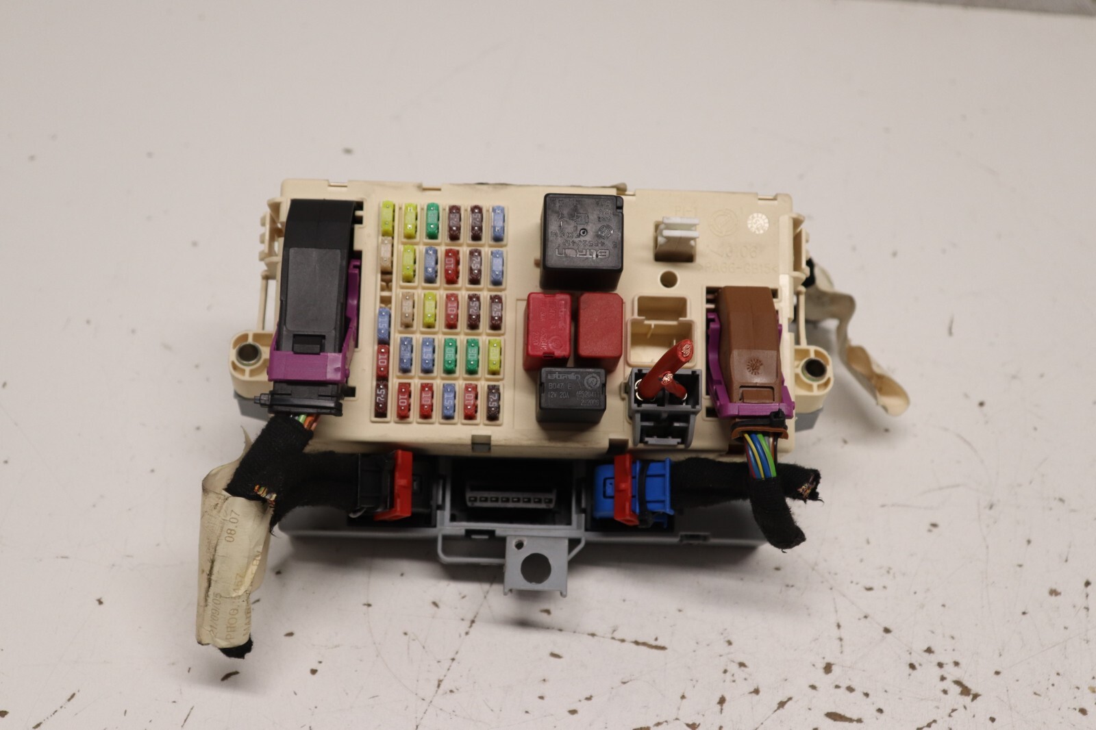 F209108 2004-2008 Maserati Quattroporte M139 Under Steering Fuse Box Driver Side