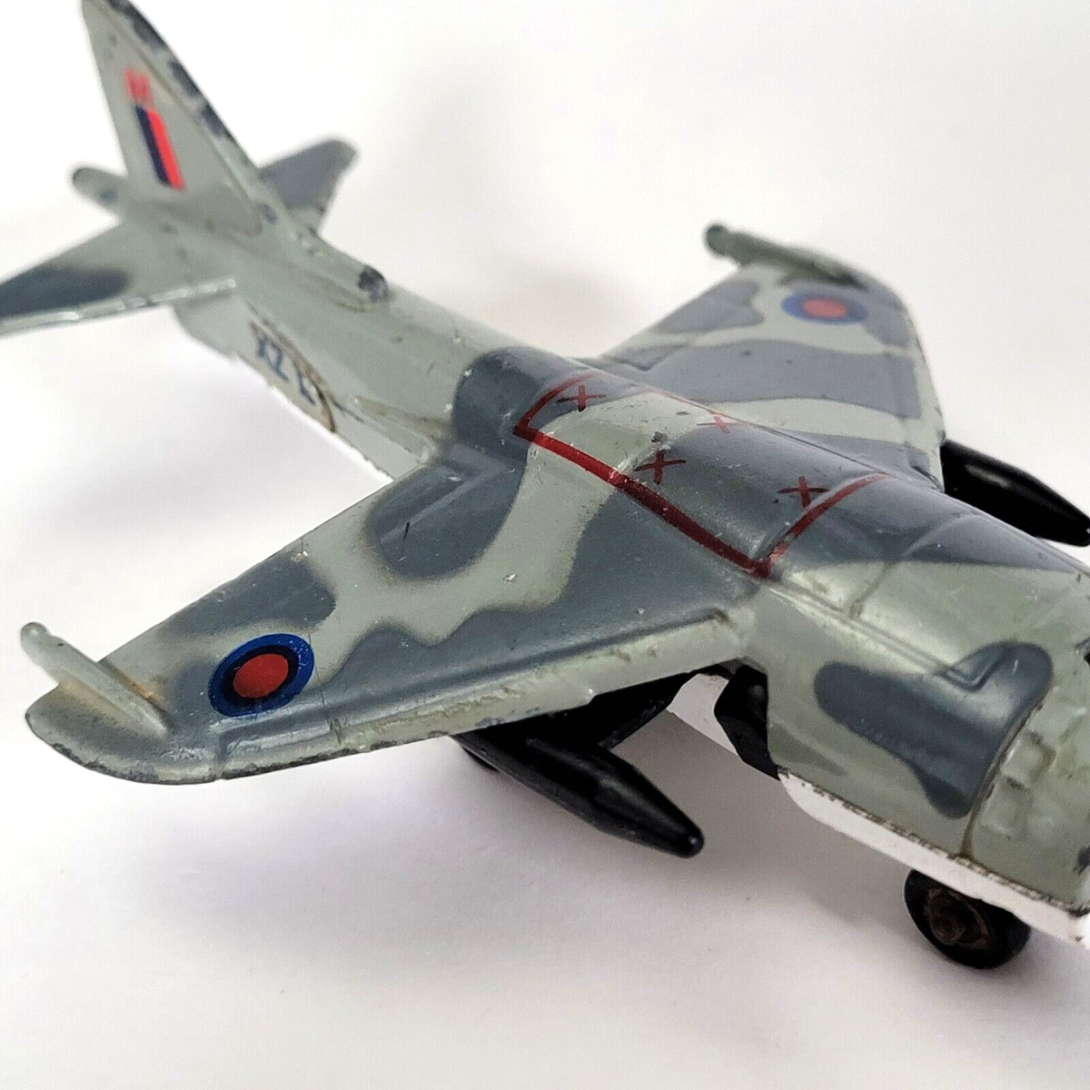 VINTAGE MATCHBOX SB-27 XZ 131 HARRIER ROYAL NAVY JET DIECAST VINTAGE MATCHBOX SB-27 XZ 131 HARRIER ROYAL NAVY JET DIECAST