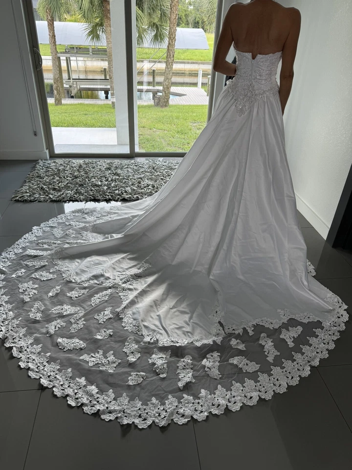 Vestido de novia David Michaelangelo blanco halter línea A removible bullicio Foto 4 de 4