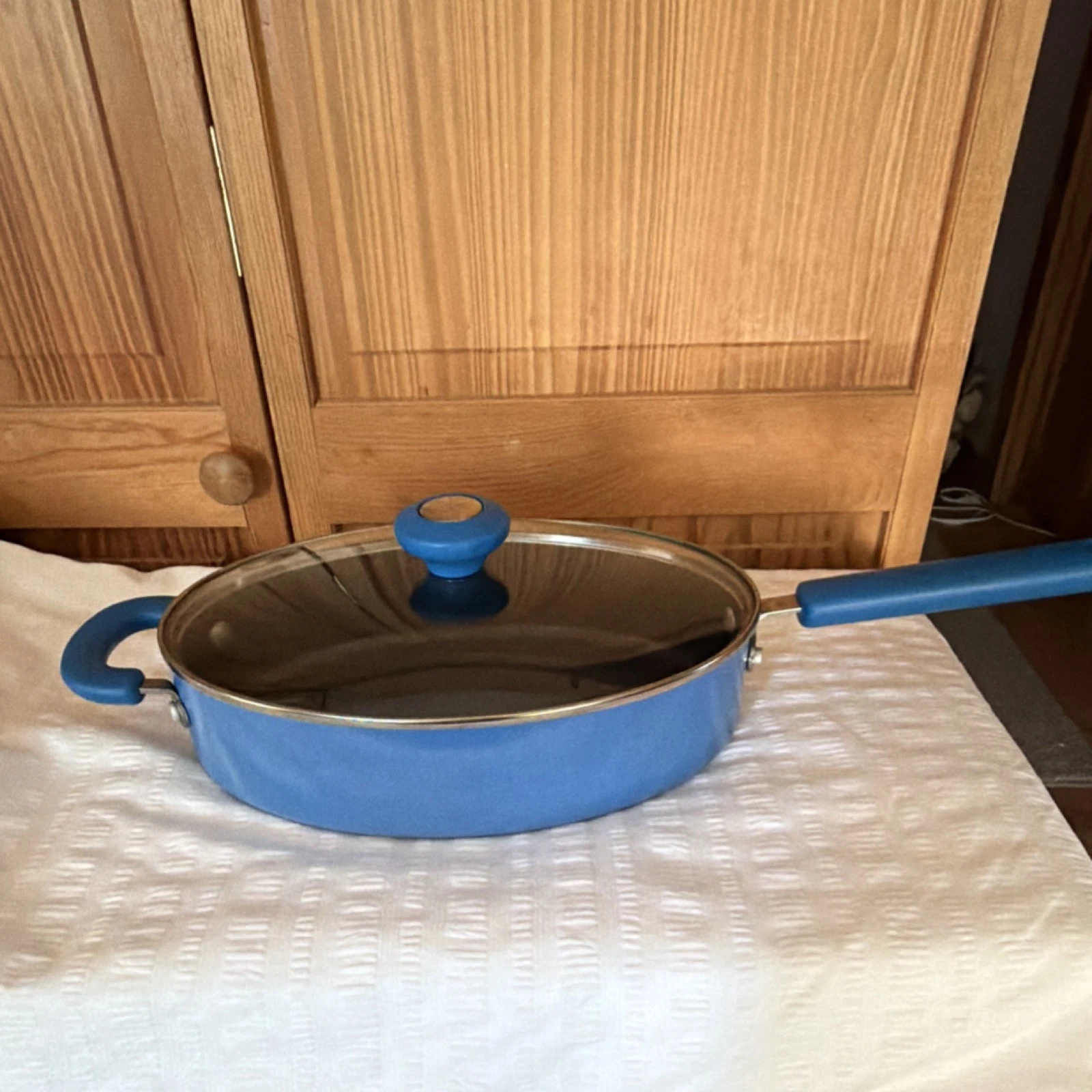 cook's essentials 3QT Blue Oval Non-Stick Saute Pan with Lid, Model 11T