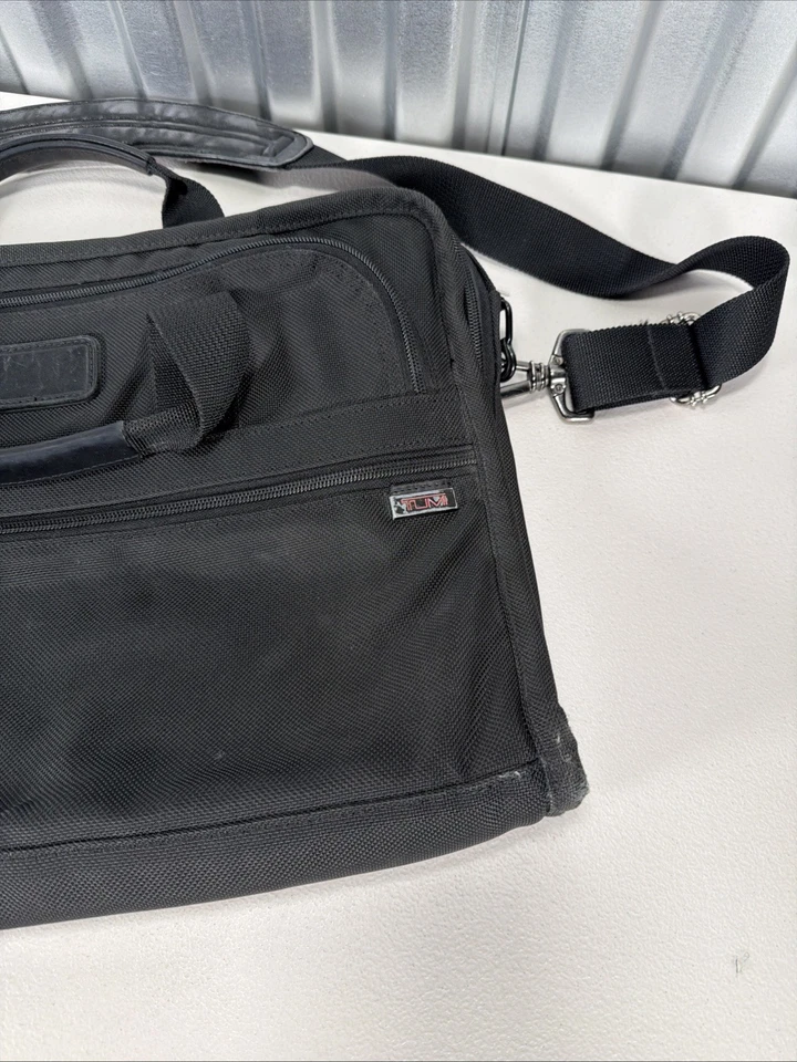 Maletín TUMI Delgado Negro Portafolio Laptop Nylon Balístico 2607D3 Foto 2 de 4