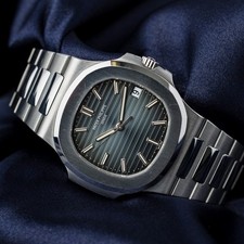 Patek Philippe Nautilus 5711/1A-010 Stainless Steel Blue Dial Complete Set 17