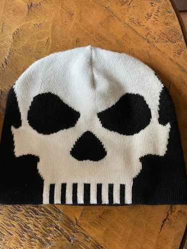 BEANIE CAP NEW WITHOUT TAGS SKULL FACE BLACK & WHITE - Picture 3 of 3